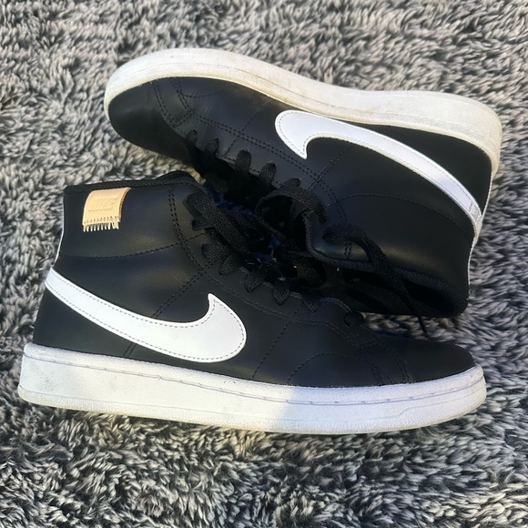 Nike Women’s Court Royale 2 Mid 'Black White - Picture 2 of 4